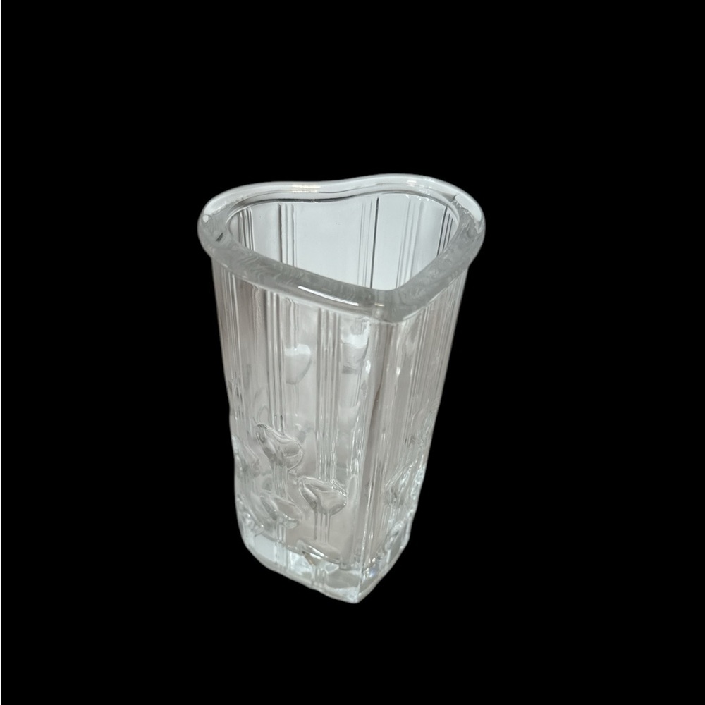 Vintage Avon Fostoria Heart Shaped Ribbed Glass Vase. (E)